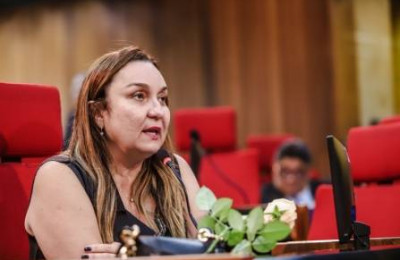 Flora Izabel propõe projeto que regulamenta a distribuição de água por carros-pipa